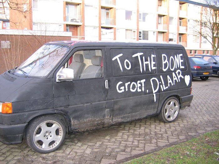 De onopvallende 'voiture' van EO.