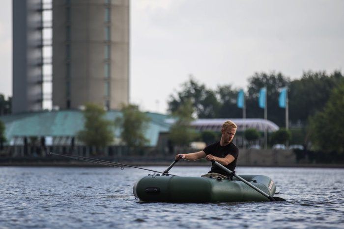 Een vis afdrillen vanuit de Kolibri boot is heerlijk!