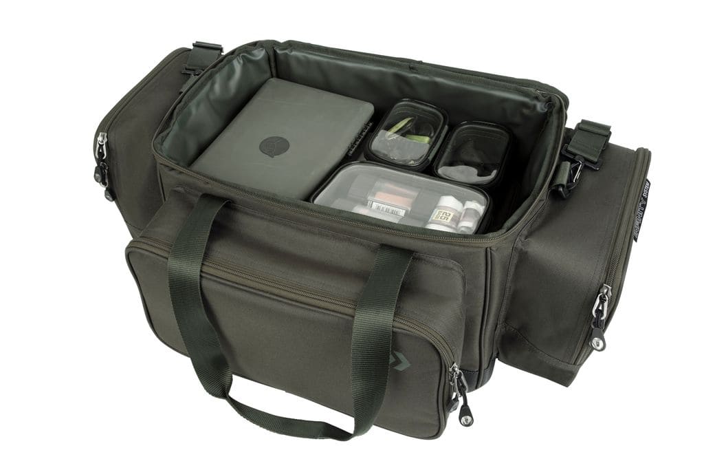 Infinity System low level carryall - Daiwa luggage